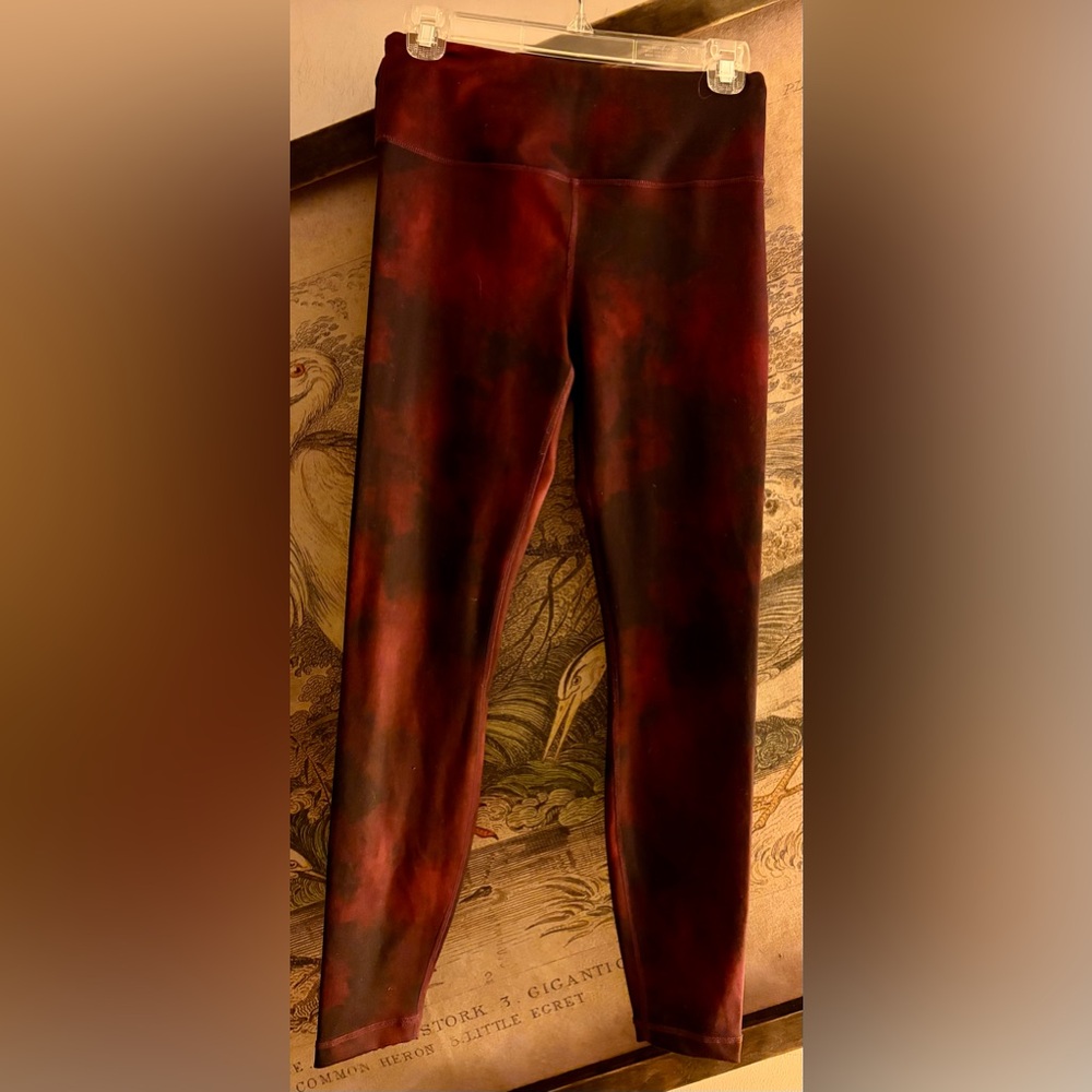 * Lululemon Burgundy Black Cloud Pattern Tights Leggings SZ 6 *